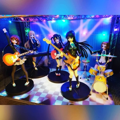 Built a stage diorama for my best girls ❤ K-ON! Is my favorite musical anime! I&rsquo;m so happy