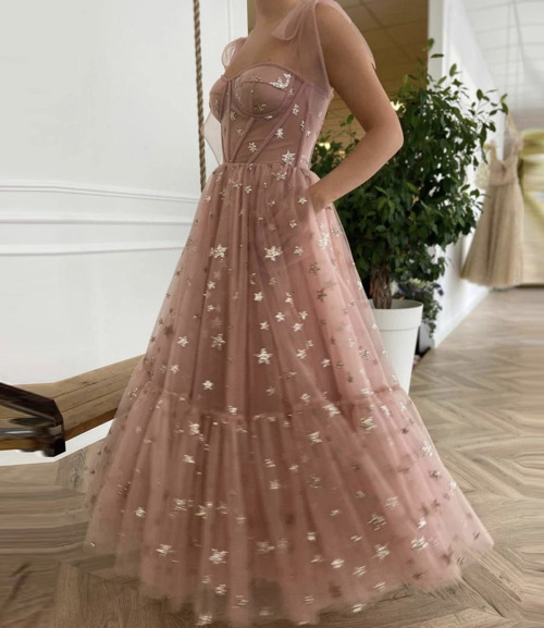 (via Home from Dreamy Dress) Pink tulle short prom dress