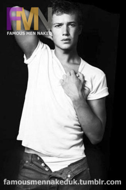 famousmennakeduk:  Ed Speelers known for