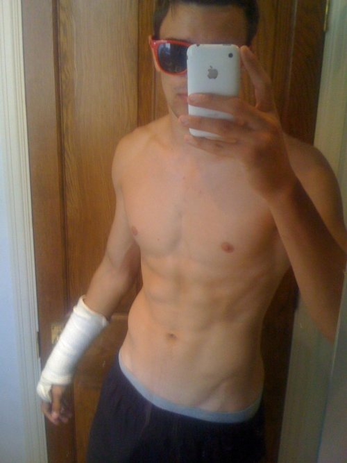 tumblinwithhotties:  He may need a hand with that…any takers?