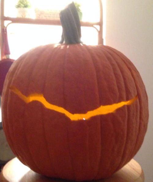 riverscare:riverscare:I’d say that’s a hell of a spoopy crack in my pumpkin.UPDATE: A KID JUST CAME 