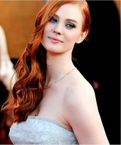 waywarddaughter95:  She’s just really gorgeous    PRETTY GIRL