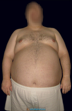 smldkphatass:Fat guy wearing boxers. Somebody