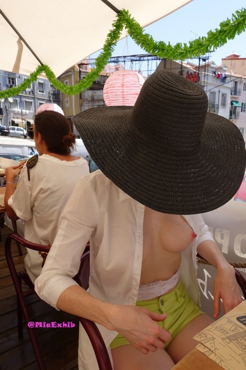 hiden8kd: miaexhib: Flashing at the restaurant! Nipples so good it looks like photoshop