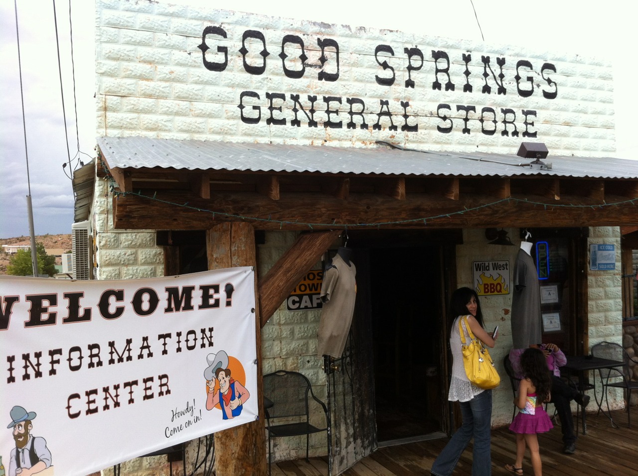 Stopped by the Goodsprings General Store and Pioneer Saloon for pictures. The people