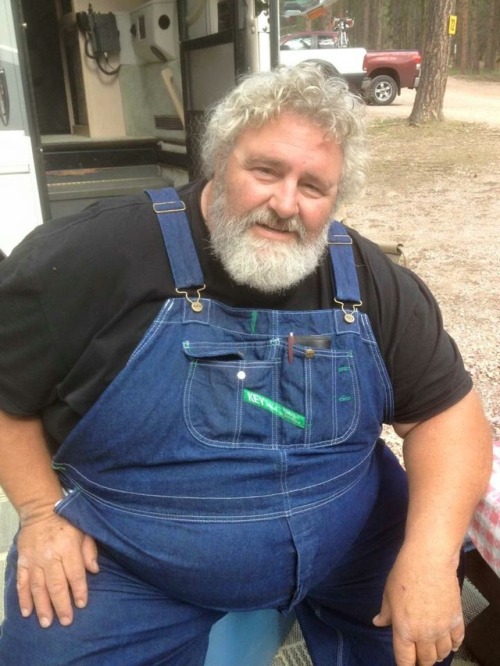 chub-owner: I’d fuck him given the chance I love a fat man in overalls,So sexy