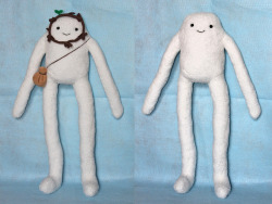 vaydra:  My friend Zariedy made a snow golem plushie! (This cutie is 21 inches tall!!!)  