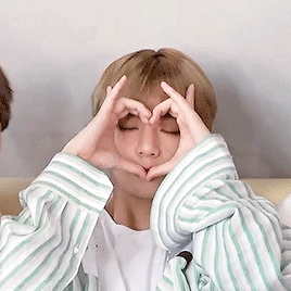 booptae:he was making the face of the lil heartman he always draws