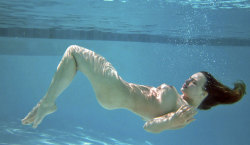 Aqua Nude Girls