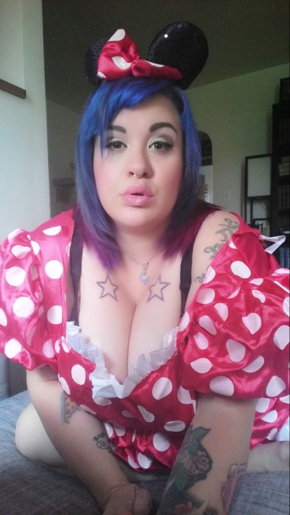 jennybebop:  I’ve decided to sell access to my private Porn tumblr archives. I’m going through a divorce and I could really use the extra money !! ษ dollars gets you permanent access to all my content from the last 2 years . Hundreds of pics , gifs