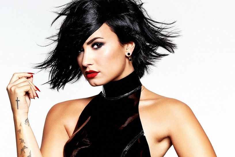 celebtrek:  Demi Lovato  She is sho damn hot!