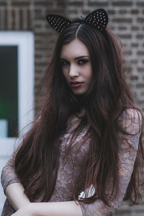 momongamon:  Madeleine Uitz by Thomas Cole Simmonds 