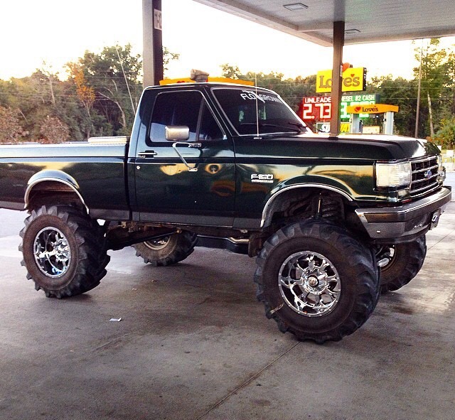 kissing-in-lifted-trucksxx:  dieselsins:  dearr lorrdddd🙌😍😩  Holy hell 😍😍😍