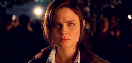 holdingontoyoufordearlife:Bones - 1x01 - Pilot