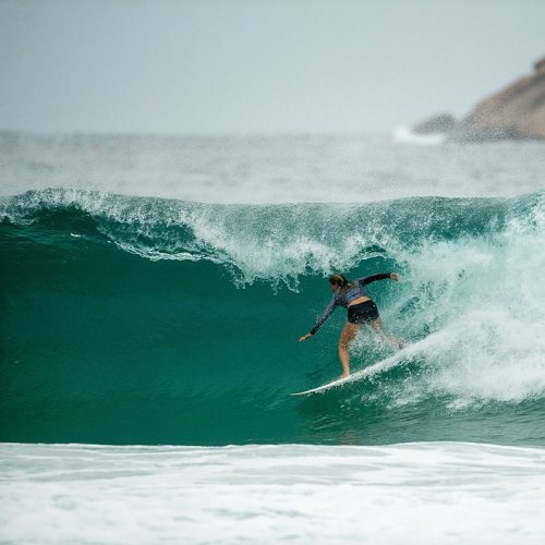 http://surfandbefree.tumblr.comCourtney Conlogueph. Billabong Women’s