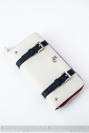 sliferthewhydidigeta:  Actual purses and wallets based on #yugioh (yugi and kaiba