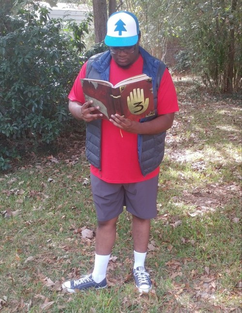 fyeahbmann0413:Oh, yeah, before I forget, here’s my Dipper costume for Halloween yesterday! I gots me a new cosplay now! lol  Bruh!