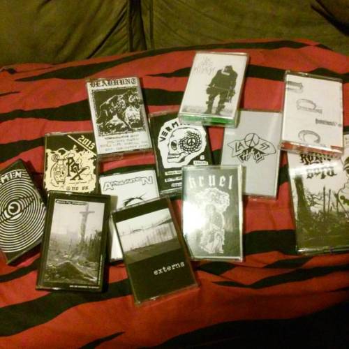 Tonight&rsquo;s cassette only listening party w @newdawnfadezzz #cassetes #hardcorepunk #bandsth