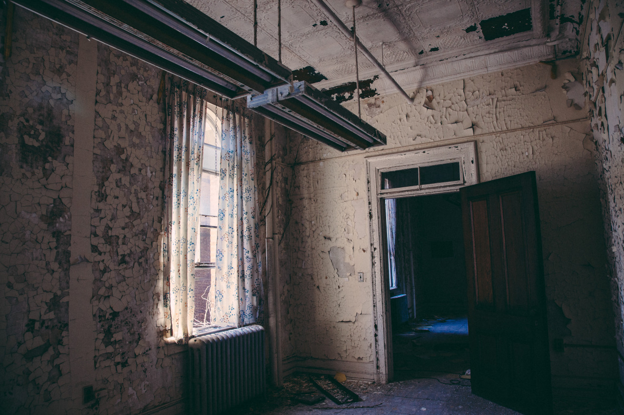 feed-y0ur-mind:  opiate-ofthe-people:  reallylameblog:   Hudson River State Hospital: