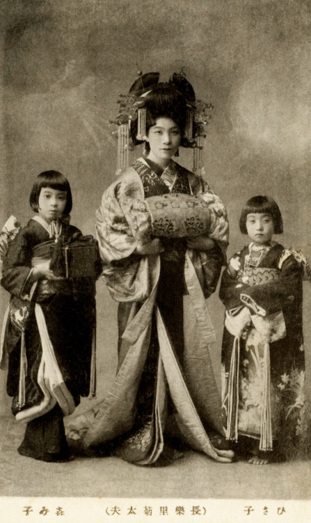 thekimonogallery:Satogiku-dayuu 1910s. It was customary for a tayuu (Japanese courtesan) to have two