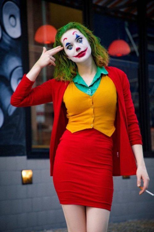 the-leeannemontgomery:Everybody loves a clown…so why don’t you?
