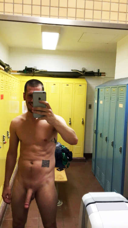 ●●● GRATUITOUS PUBLIC NUDITY ♂