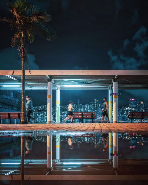 night walking #hongkong #discoverhongkong #nightshooters #puddlegram #streetphotography #theimaged #