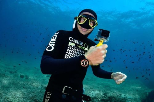 Breatholding hottie underwater in wetsuit