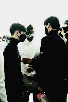 jongin and kyungsoo at the airport - 141231 