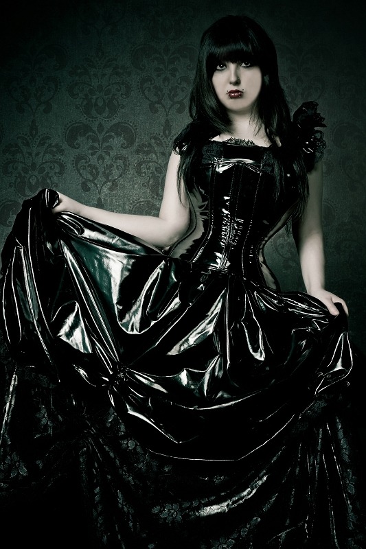 shiny-passions:  Latex http://latex-passion.blogspot.com/