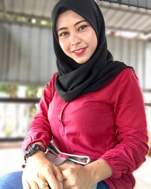 mamasalina: openmindedmalay: nothingsimple9: Nk pic bogel dia pm tepi. Cabar aku klo aku sembang Ant