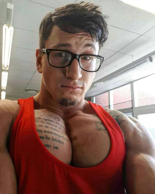 bigmalepecs:  Rico Lopez Gomez (@ricolachico) 