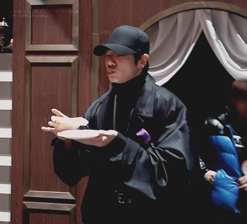 Its Always Food Time Hehe (cr. Dwellingsouls)