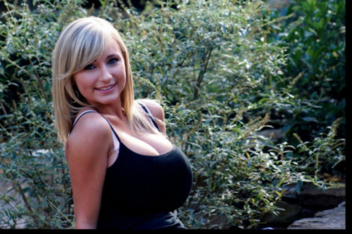 omgbigtitsgirl:  Huge Boobs Girls