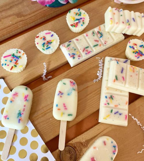 Birthday Cupcakes scented wax melts, 100 Natural Soy Wax, snap bars, popsicle sticks, mini cupcakes 