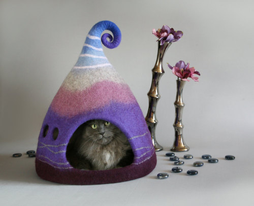 kickair8p: sentimental-apathy: just-l-o-v-e-l-y-darling: sosuperawesome: Felt Cat Caves by FeltField