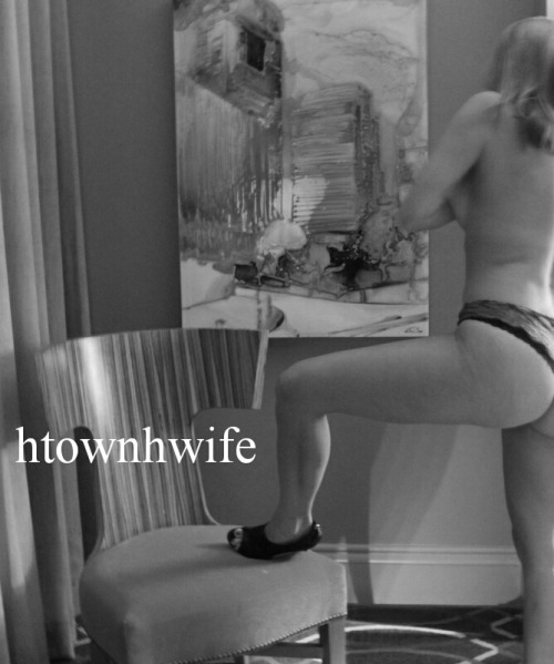 htownhwife:  Some leg for you.  ………….I’m more into thighs and breasts than Col. Sanders EVER was!!!!!<Evil smirk>