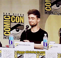 imsirius:  6500 people sing for Daniel Radcllffe at the 2014 SDCC x