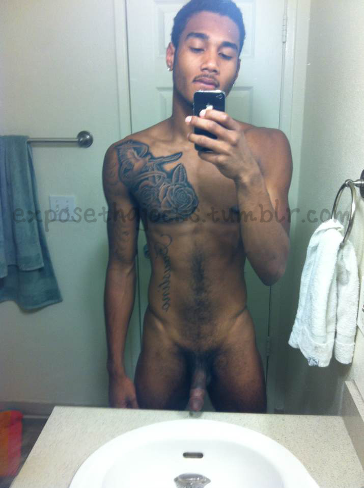 talldaddy:  porn-prince:  exposethajocks:  Happy Thanksgiving from Eric a.k.a Laundromat