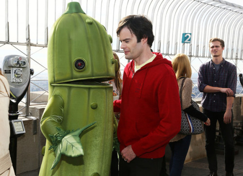 normankatesmckillin:  onlyannie:  Bill Hader has an intense conversation with a pickle on top of the