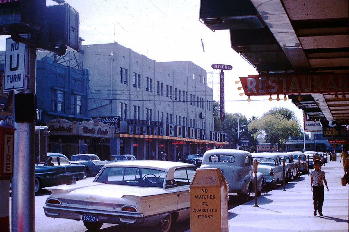 thvintage:  vintagelasvegas:   Downtown Las Vegas c. July 1960 Unknown photographer