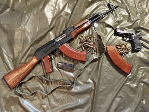 roninart-tactical:avtomatkalashnikova:Polish AKM and CZ P-01