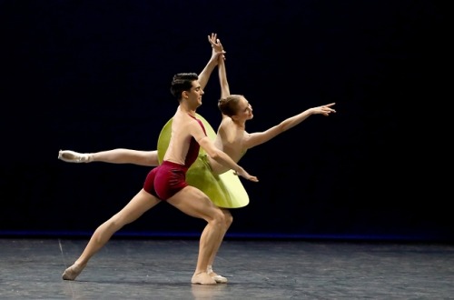 Bianca Scudamore and Daniel Lozano-Martin in Forsythe’s Vertiginous Thrill of Exactitude Photo