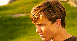 sylvia-tilly:31 Days of Narnia - Day 22: Favourite Scene↳ Peter Pevensie