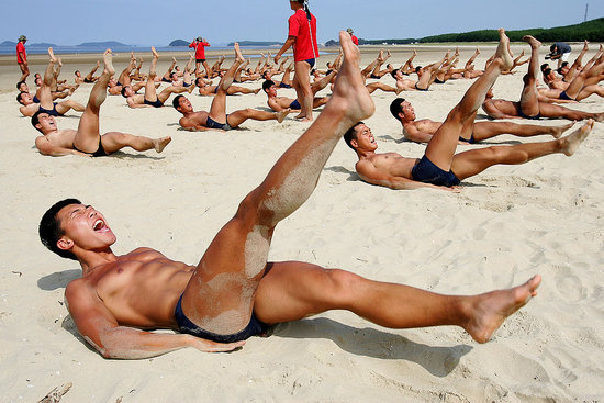 hbst:  qweergasm-nsfw:  Training  So many guys in red tight shorts! Yummy! 