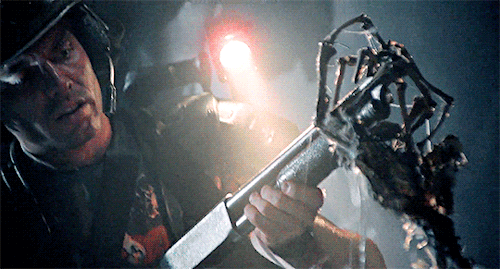 classichorrorblog:    AliensDirected by James Cameron (1986)   