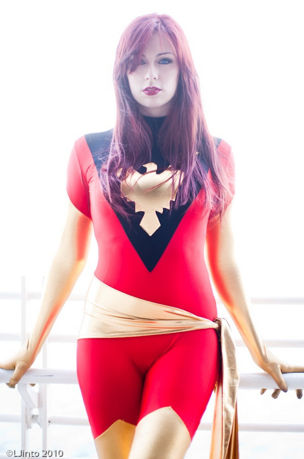 ladies-of-cosplay:  cosplayhot:  Kearstin Nicholson  Dark Phoenix 