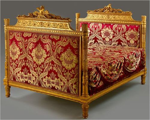 treasures-and-beauty:Lit d'alcôve (French daybed), ca. 1772