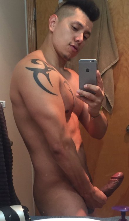 m2sathirteen:  tugranbergotatubebelovly:  ekyn03:  Yum…  Ok Neutron Mr Gay Texas USOFA your Hot Af  Zaddy