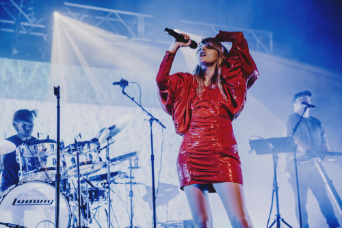 tritonhighlander: CHVRCHES - Birmingham O2 Academysource: Highlight Magazine@chvrches @laurenevemayb